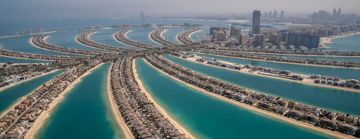 Palm Springs by Nakheel, developer Nakheel, Dubai: villa fronds on Palm Jumeirah. This photograph shows Palm Jumeirah, not the Palm Springs community.